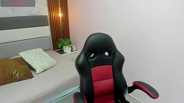 Snapshot of MEGANZARICK chatting on November 5, 2025, 12:30 pm MEGANZARICK online show from November 5, 2025, 12:30 pm