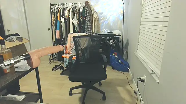 Snapshot of M3TAA chatting on October 4, 2025, 2:24 am M3TAA online show from October 4, 2025, 2:24 am