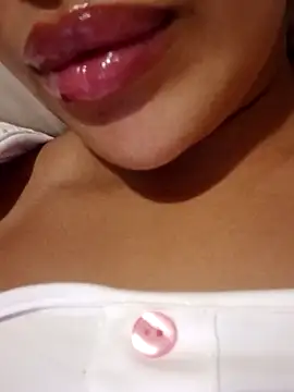 Snapshot of Sexlove1xo chatting on September 25, 2025, 12:05 am Sexlove1xo online show from September 25, 2025, 12:05 am