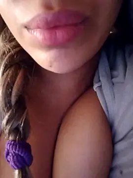 Snapshot of Sexlove1xo chatting on March 4, 2025, 2:49 am Sexlove1xo online show from March 4, 2025, 2:49 am