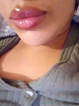 Snapshot of Sexlove1xo chatting on October 9, 2025, 1:44 pm Sexlove1xo online show from October 9, 2025, 1:44 pm