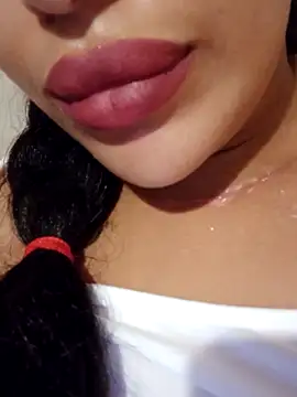 Snapshot of Sexlove1xo chatting on November 6, 2025, 2:15 am Sexlove1xo online show from November 6, 2025, 2:15 am