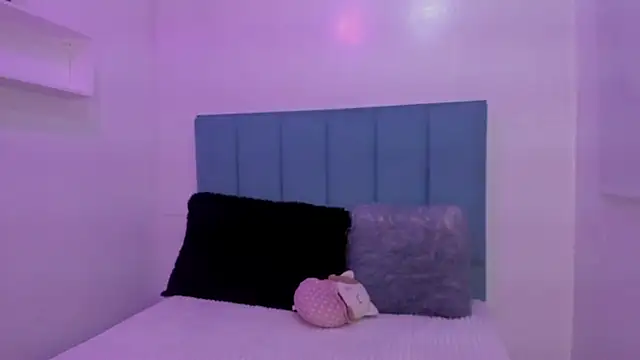 Snapshot of Anniie__Evans chatting on September 27, 2025, 2:12 pm Anniie Evans online show from September 27, 2025, 2:12 pm