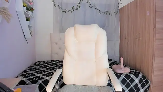 Emma lorense22 online show from November 14, 2025, 7:28 pm