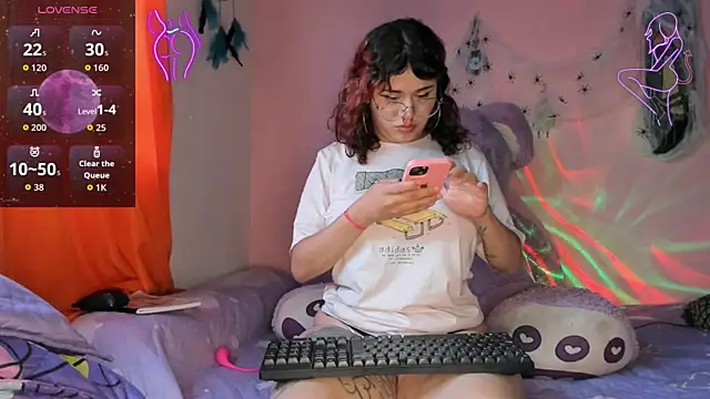 Snapshot of Maddy_Jhonsson chatting on October 27, 2025, 10:22 pm Maddy Jhonsson online show from October 27, 2025, 10:22 pm