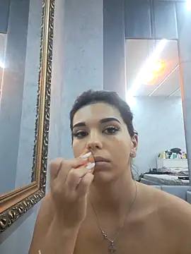 Snapshot of Bella_Posh chatting on November 4, 2025, 5:44 am Bella Posh online show from November 4, 2025, 5:44 am