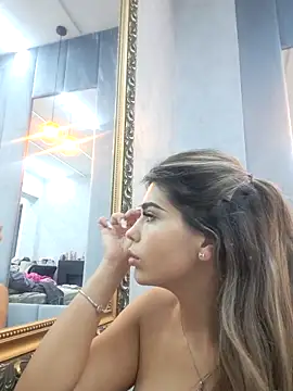 Snapshot of Bella_Posh chatting on October 23, 2025, 4:33 am Bella Posh online show from October 23, 2025, 4:33 am