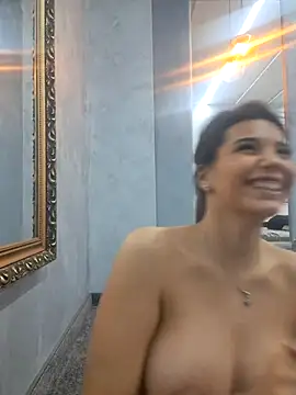 Snapshot of Bella_Posh chatting on November 8, 2025, 5:55 am Bella Posh online show from November 8, 2025, 5:55 am