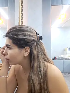 Snapshot of Bella_Posh chatting on November 14, 2025, 5:55 am Bella Posh online show from November 14, 2025, 5:55 am