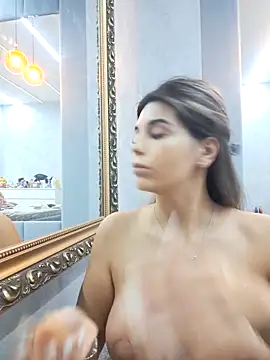 Snapshot of Bella_Posh chatting on November 13, 2025, 5:44 am Bella Posh online show from November 13, 2025, 5:44 am