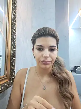 Snapshot of Bella_Posh chatting on November 24, 2025, 7:19 am Bella Posh online show from November 24, 2025, 7:19 am