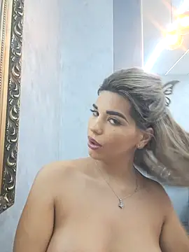 Snapshot of Bella_Posh chatting on December 2, 2025, 6:15 am Bella Posh online show from December 2, 2025, 6:15 am