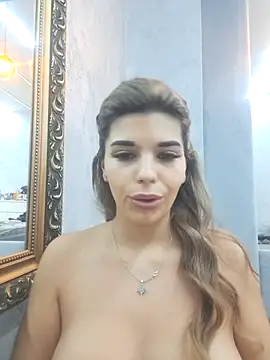 Snapshot of Bella_Posh chatting on November 25, 2025, 6:03 am Bella Posh online show from November 25, 2025, 6:03 am