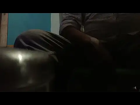 Snapshot of longsexji chatting on September 15, 2025, 11:21 am longsexji online show from September 15, 2025, 11:21 am