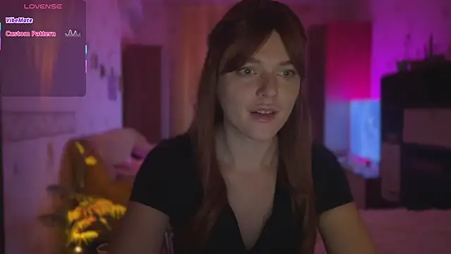 Snapshot of CherryRed_Girl chatting on November 18, 2025, 2:31 pm CherryRed Girl online show from November 18, 2025, 2:31 pm