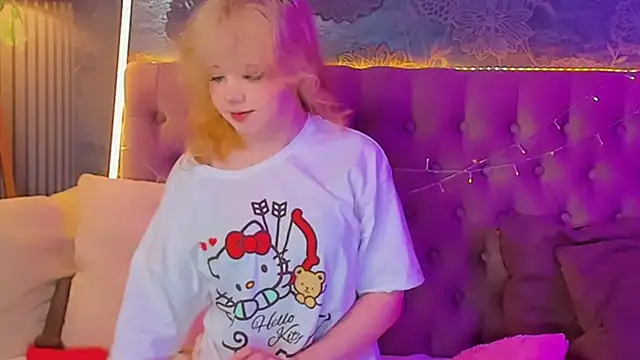 EmilyAngells online show from April 4, 2026, 5:47 am