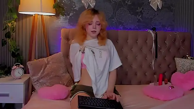 EmilyAngells online show from December 19, 2025, 7:11 am