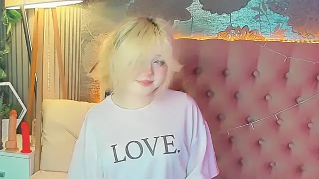 Snapshot of EmilyAngells chatting on July 20, 2026, 8:43 am EmilyAngells online show from July 20, 2026, 8:43 am