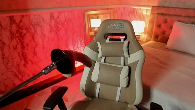 Snapshot of CandyKissx chatting on November 22, 2025, 8:08 pm CandyKissx online show from November 22, 2025, 8:08 pm