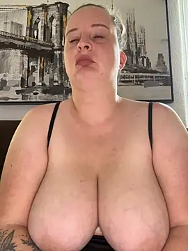 Snapshot of curvy_eina chatting on May 30, 2026, 9:48 am curvy eina online show from May 30, 2026, 9:48 am
