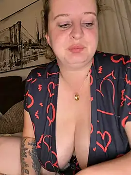 Snapshot of curvy_eina chatting on July 9, 2026, 12:22 am curvy eina online show from July 9, 2026, 12:22 am