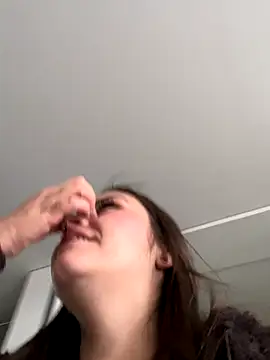 Luna kitty online show from November 28, 2025, 5:57 pm