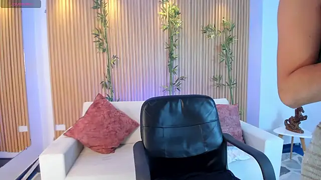 Ivaannaa  online show from December 19, 2025, 2:52 pm