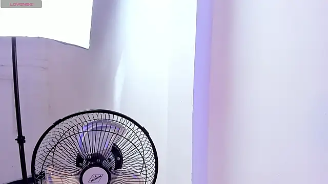 Snapshot of Ivaannaa_ chatting on May 12, 2026, 11:27 am Ivaannaa online show from May 12, 2026, 11:27 am