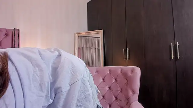 natashaleightt online show from April 10, 2026, 2:29 am