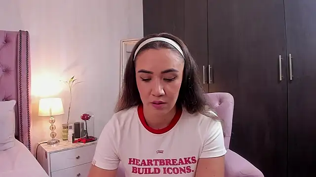 natashaleightt online show from February 13, 2026, 2:11 am