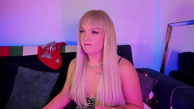 Snapshot of ScarletThompsonx chatting on December 16, 2025, 2:05 am ScarletThompsonx online show from December 16, 2025, 2:05 am