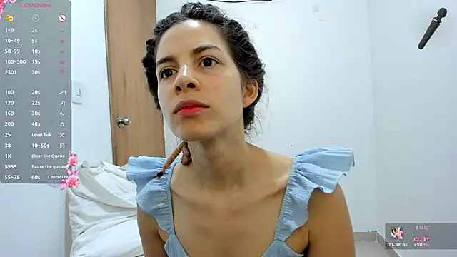 Snapshot of jessyegoldenn chatting on April 22, 2026, 4:25 pm jessyegoldenn online show from April 22, 2026, 4:25 pm