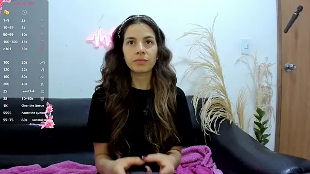 Snapshot of jessyegoldenn chatting on May 19, 2026, 12:56 pm jessyegoldenn online show from May 19, 2026, 12:56 pm