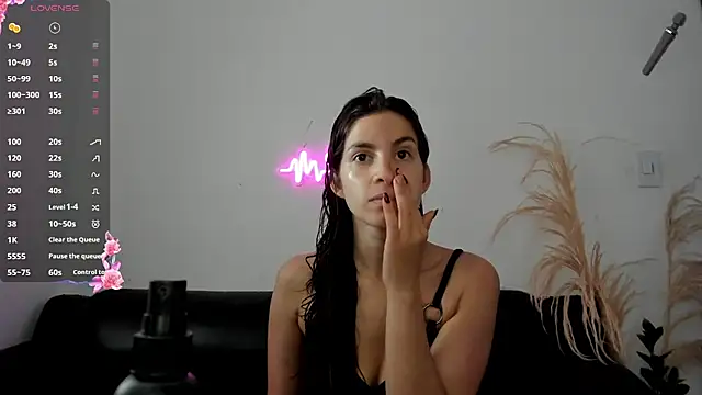 Snapshot of jessyegoldenn chatting on May 25, 2026, 4:38 pm jessyegoldenn online show from May 25, 2026, 4:38 pm