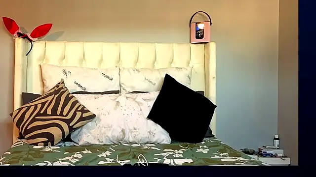 ebonylover1 online show from February 18, 2026, 8:33 am