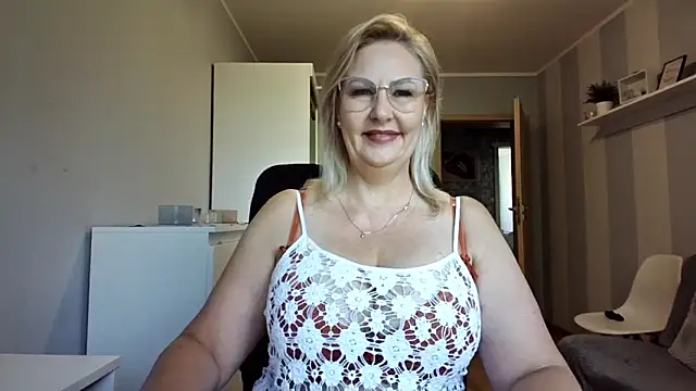 Snapshot of DianaLive chatting on July 2, 2026, 6:08 am DianaLive online show from July 2, 2026, 6:08 am