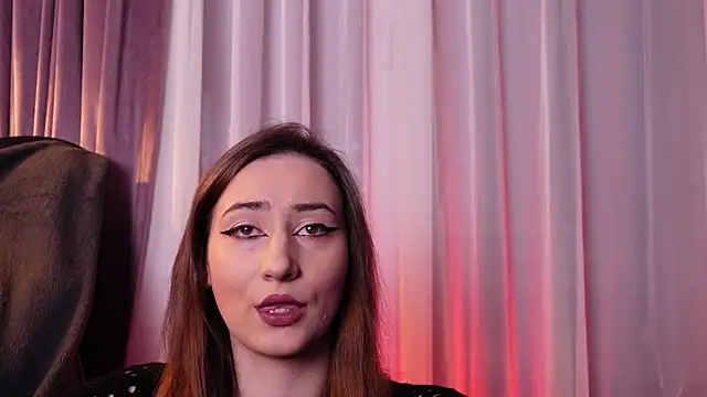 Snapshot of IsoldeBlis chatting on October 17, 2025, 8:32 pm IsoldeBlis online show from October 17, 2025, 8:32 pm