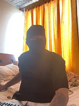 Snapshot of Saipuer31 chatting on February 14, 2026, 9:15 pm Saipuer31 online show from February 14, 2026, 9:15 pm