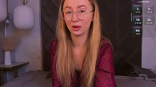 Snapshot of VictoriaLights chatting on November 10, 2025, 5:56 am VictoriaLights online show from November 10, 2025, 5:56 am