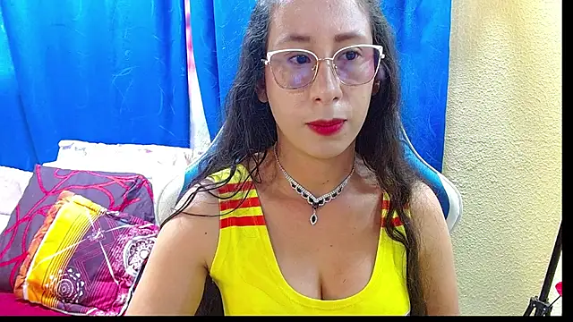 Snapshot of Gia_leinn chatting on July 7, 2026, 6:33 pm Gia leinn online show from July 7, 2026, 6:33 pm