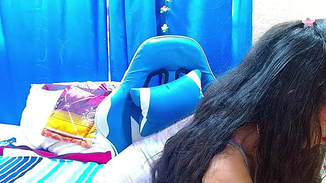 Snapshot of Gia_leinn chatting on July 5, 2026, 2:24 pm Gia leinn online show from July 5, 2026, 2:24 pm