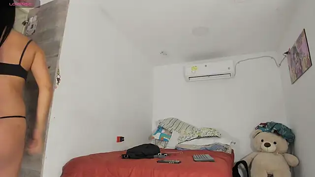 flor herrera01 online show from March 14, 2026, 3:45 am