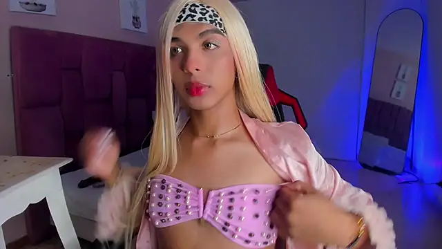 Snapshot of CHANELL_11INCHES chatting on October 8, 2025, 10:10 pm CHANELL 11INCHES online show from October 8, 2025, 10:10 pm