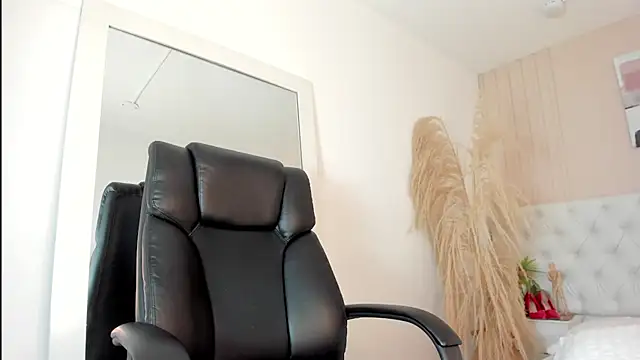 Snapshot of CHANELL_11INCHES chatting on March 19, 2025, 11:03 pm CHANELL 11INCHES online show from March 19, 2025, 11:03 pm