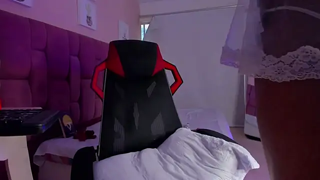 Snapshot of CHANELL_11INCHES chatting on December 1, 2025, 9:26 pm CHANELL 11INCHES online show from December 1, 2025, 9:26 pm