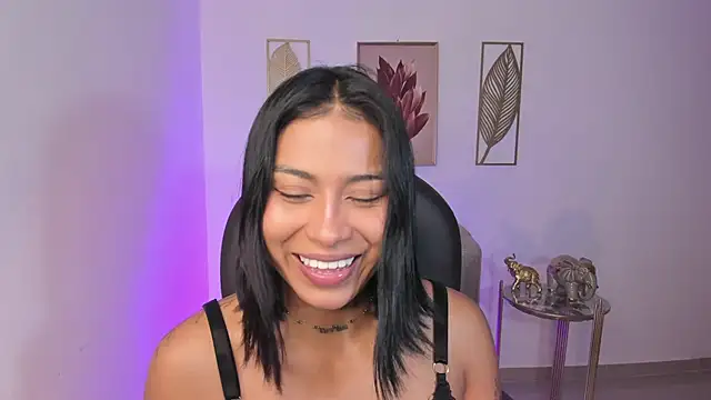 Ivyy Moon  online show from April 21, 2026, 11:11 pm