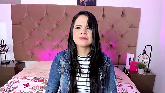 laura hotties online show from April 5, 2026, 1:40 pm