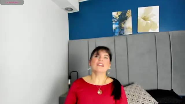 laura hotties online show from December 18, 2025, 1:26 pm