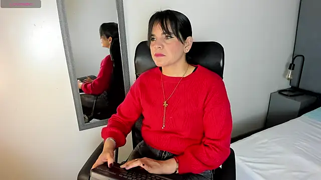 laura hotties online show from January 7, 2026, 1:05 pm