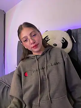 Dirty-Bunnyyy online show from April 17, 2026, 3:09 am